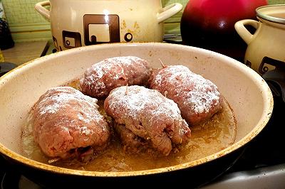 Rosolate gli involtini di lonza