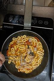 Aggiungete gli anelli di calamaro