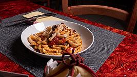 Lorighittas al calamaro, pomodoro datterino e basilico