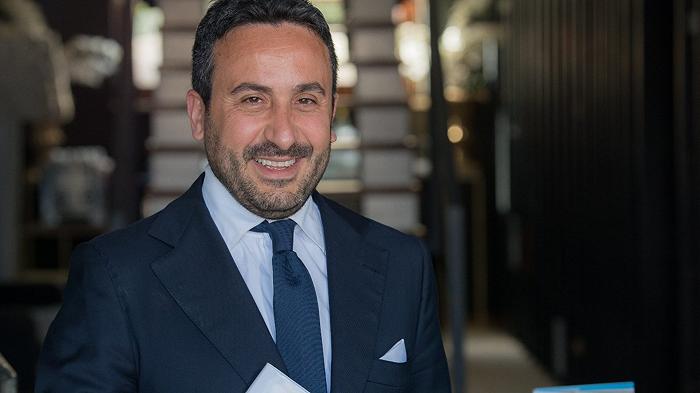 Se hai il borsello e gli occhiali patacca non puoi entrare nel ristorante di Natale Giunta