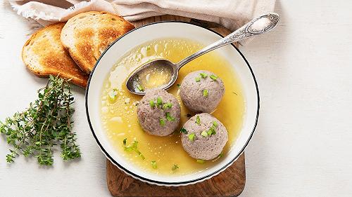 Canederli al formaggio, la ricetta trentina in brodo