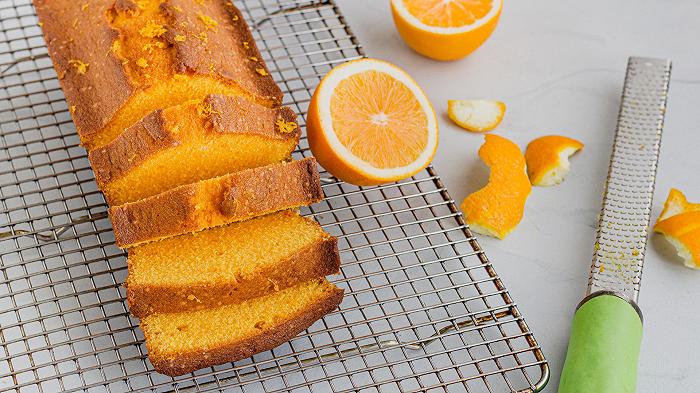 Plumcake all’arancia, la ricetta facile e profumata