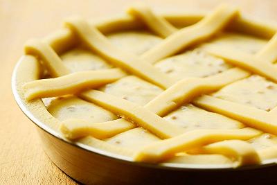 Verso la crema nel guscio di frolla