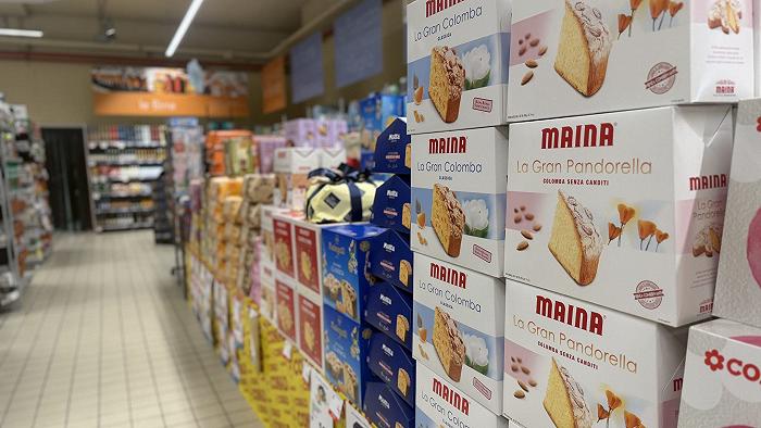 Le colombe del supermercato costano quasi il doppio dei panettoni