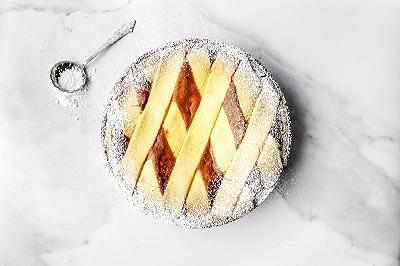 Lascio intiepidire e ricopro di zucchero a velo