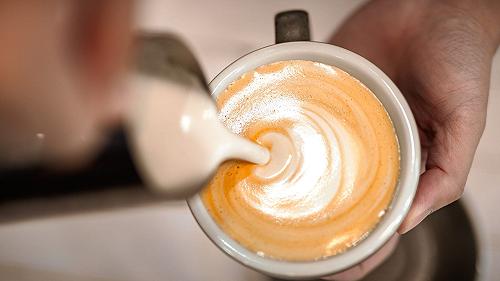 Non tutte le alternative vegetali al latte sono così ecologiche come pensiamo