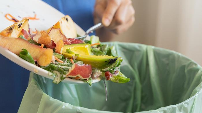 La carne del futuro sarà prodotta a partire dal secchio dell’umido