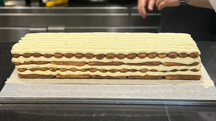 Galbani battuta sul tiramisu: uno chef porta il record da Milano a Londra