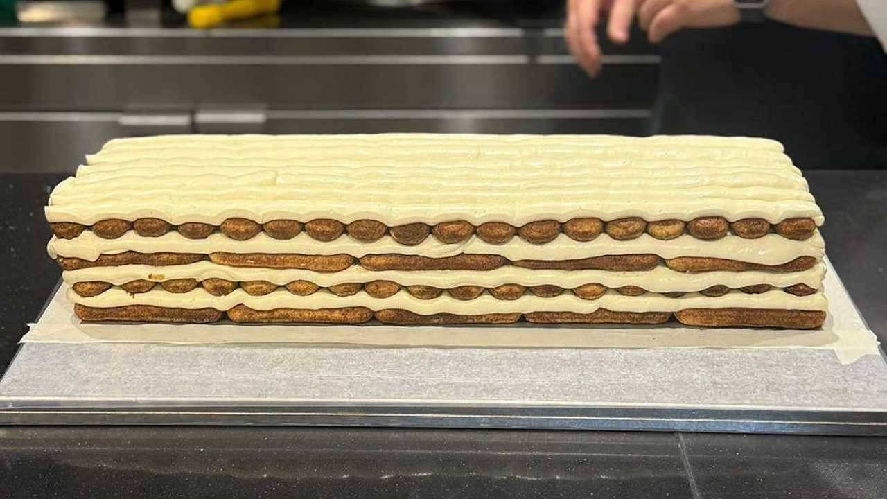 Galbani battuta sul tiramisu: uno chef porta il record da Milano a Londra