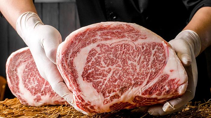 Il cibo ultraprocessato trasforma le nostre cosce in bistecche di wagyu