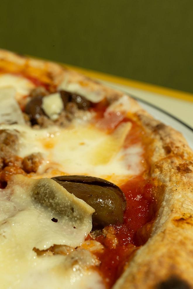 framento, pizza con oia pistada
