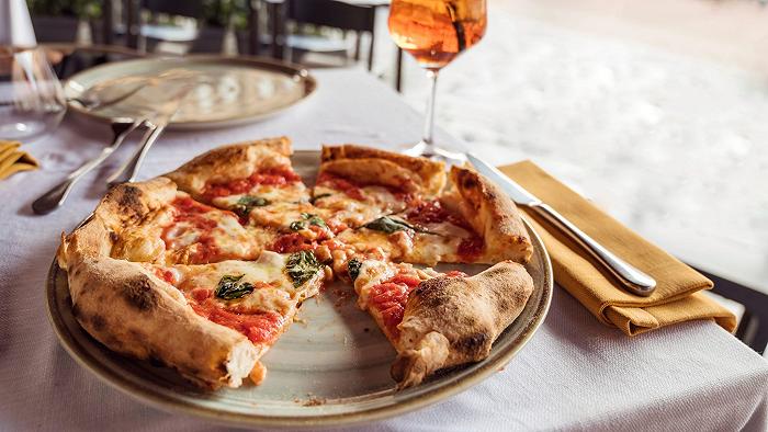 “Una pizza e una bibita” costano sempre di più, soprattutto a Palermo e Napoli