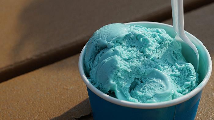 Perché vogliamo il gelato azzurro?