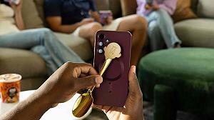 Ora esiste un cucchiaio che silenzia il telefono mentre si mangia