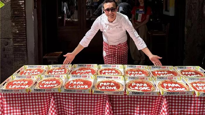 Gino Sorbillo e l’arte di sfruttare pure il Papa