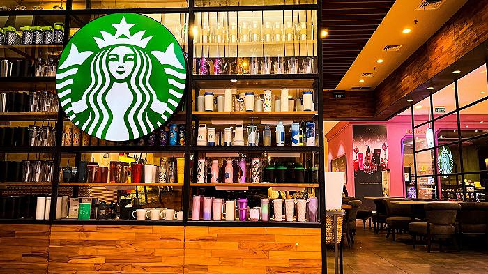 Starbucks rinuncia alla sua intelligenza artificiale per fare l’inventario a mano