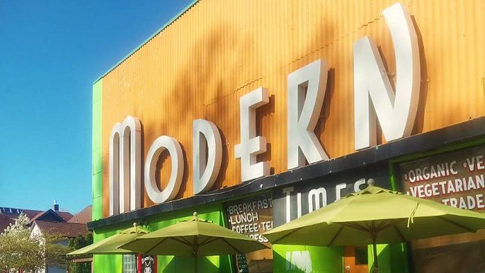 C’è un cafè a Minneapolis che serve pasti gratis in protesta contro l’Ice e guadagna più di prima