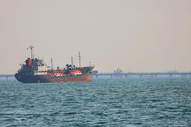 stretto-hormuz-nave