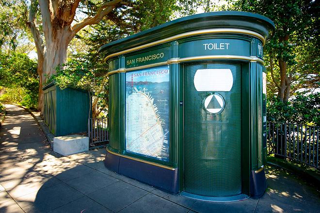 toilette pubblica