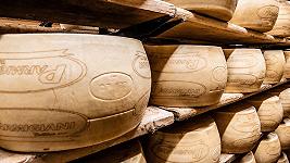 La storia della famiglia Parmigiani, che non può marchiare il formaggio con il suo nome