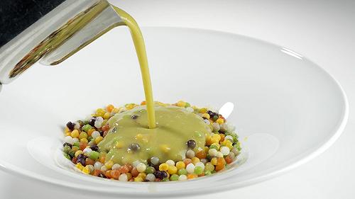 Alfredo Russo e la cucina classica che riempie il ristorante: “smettetela, il cliente non vuole essere educato”