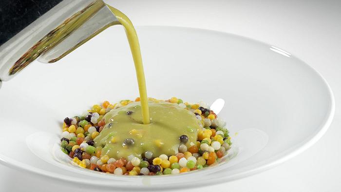 Alfredo Russo e la cucina classica che riempie il ristorante: “smettetela, il cliente non vuole essere educato”