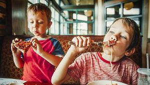 Un ristorante multa i clienti per i danni fatti dai loro bambini