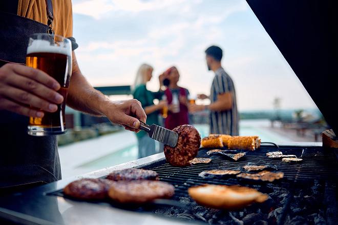 barbecue griglia birra.