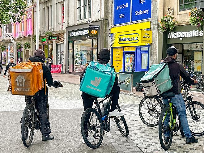 deliveroo-justeat-rider