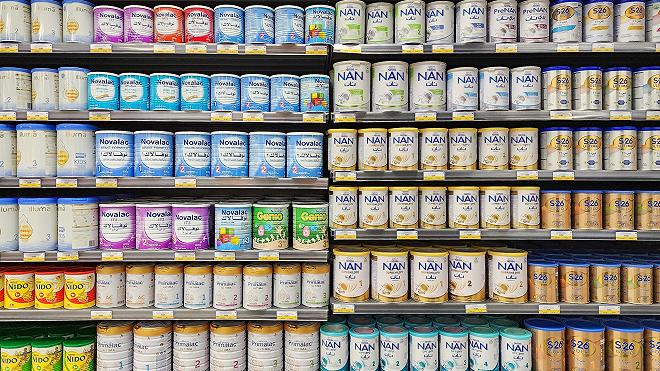 latte artificiale in vendita al supermercato