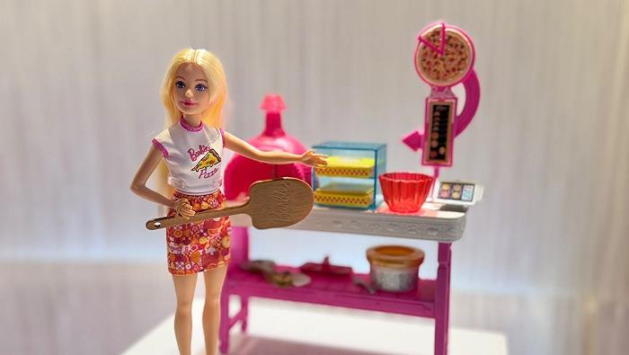 E così arriva pure Barbie pizzaiola (in collaborazione con…)