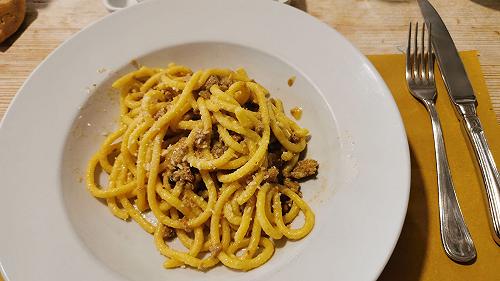 A Sandrigo c’è una trattoria che pare una bottega d’altri tempi, dove si mangiano bigoli memorabili