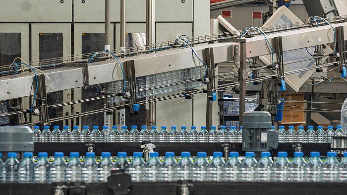 In Ucraina la guerra ha messo al centro la produzione di acqua in bottiglia