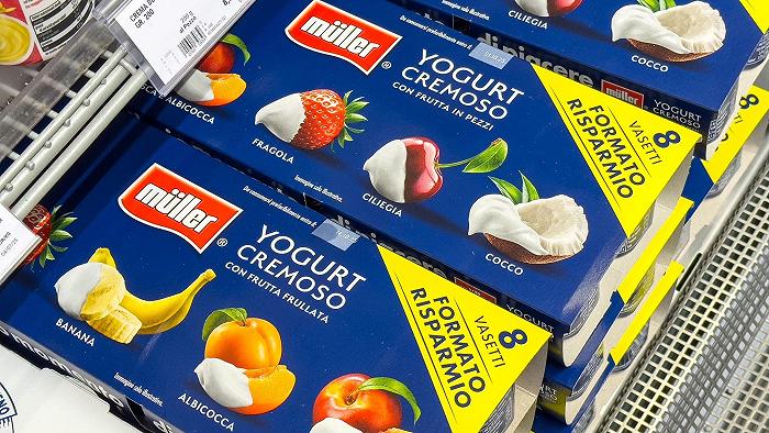 “Fate l’amore con l’estrema destra”, il boicottaggio di yogurt Müller