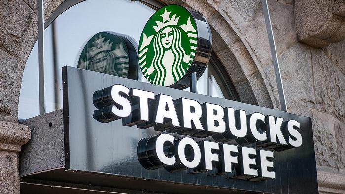 Starbucks dice addio alla sostenibilità: meglio tagliare i costi