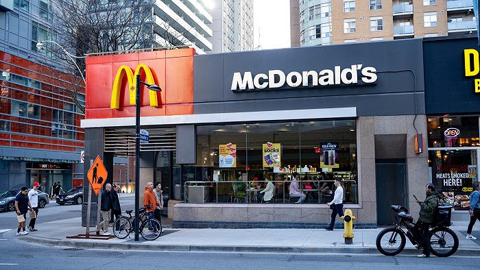 La clientela del ristorante fa il prezzo del panino: la nuova strategia di McDonald’s