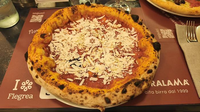 Flegrea compie 50 anni: com’è oggi la pizzeria che ha portato Napoli a Torino?