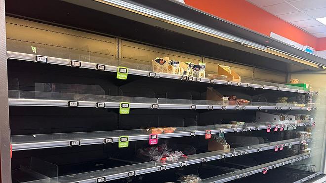 scaffali vuoti al sud