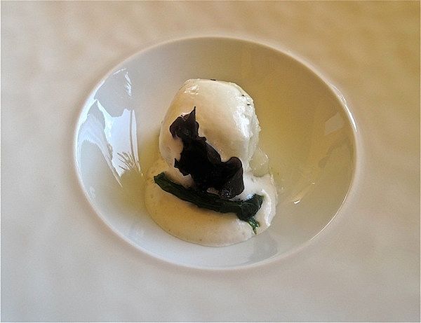 Baccalà, spuma di latte di mandorla e tocchetti di topinambur