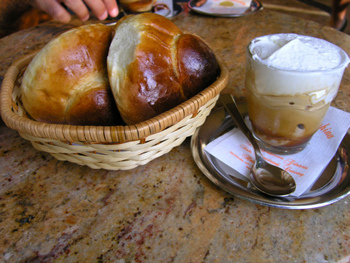 Brioche con bonbon e granita al caffè