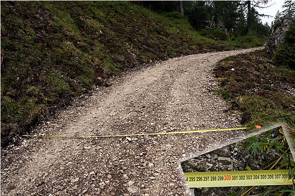 La strada in costruzione tra Passo Juel e la malga Antersasc
