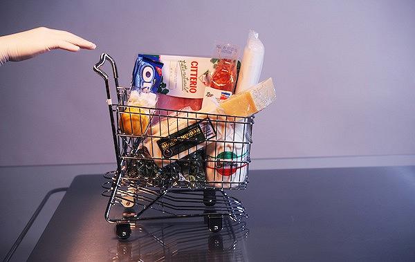 Supermercati: che me ne faccio della convenienza se poi compro la mozzarella blu?
