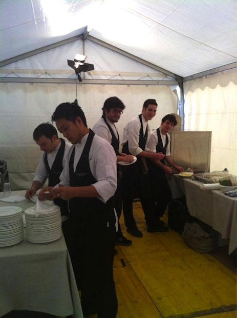Lo staff de l'Osteria Francescana allo stand Bottega Veneta