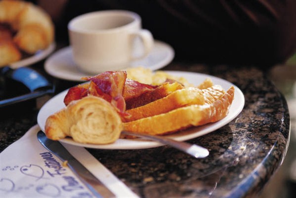 Brioche e cappuccino a Milano costano 10 euro