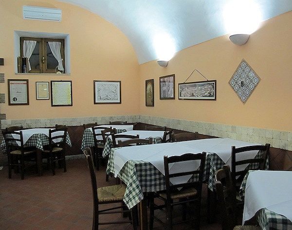 Interno interno pizzeria caiazzo