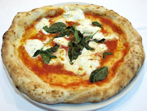 Pizza: le indicazioni del Consorzio su come usare correttamente la mozzarella di Bufala