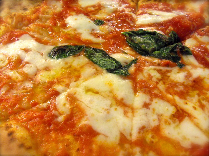 La pronografica Margherita della pizzaria La Notizia di Napoli