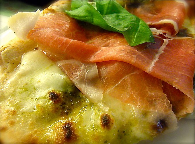 La pornografica pizza di Enzo Coccia