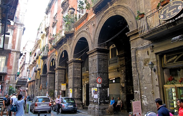 Napoli, Via dei Tribunali
