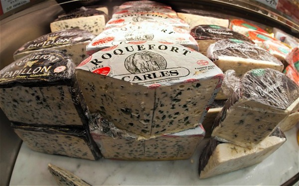 E il Roquefort francese cadde in bocca al lupo italiano